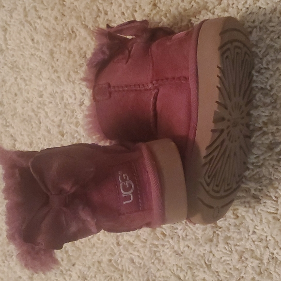 Uggs - Picture 3 of 4